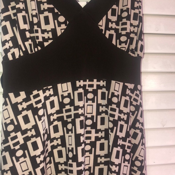 Brown geometric shapes design halter maxi dress - Picture 3 of 3